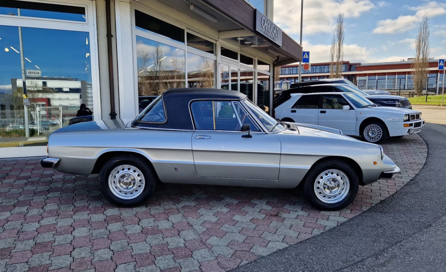 Alfa Romeo Spider 2.0 Veloce 2