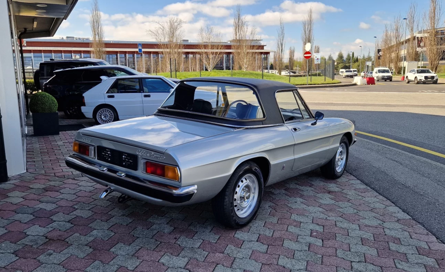 Alfa Romeo Spider 2.0 Veloce 2